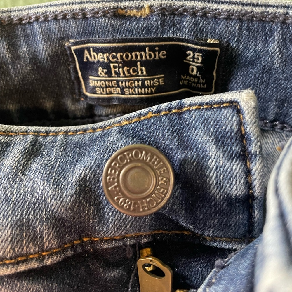 NWOT W/0L A&F “high rise super skinny” Jeans